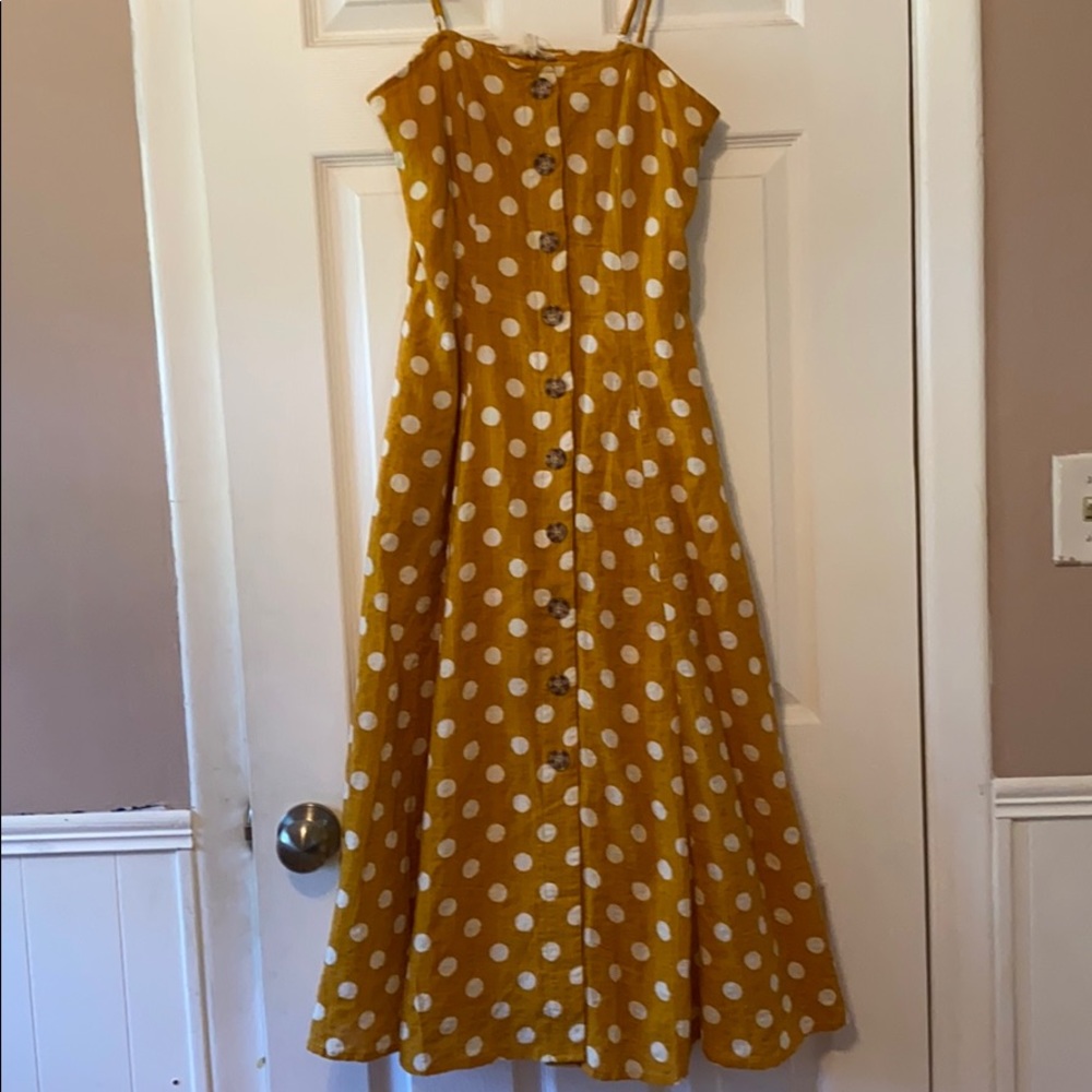 50’s style yellow and white polkadots dress.
